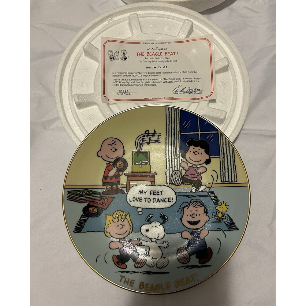 Danbury Mint Peanuts Magical Moments Collector Plate "The Beagle Beat!" E5029